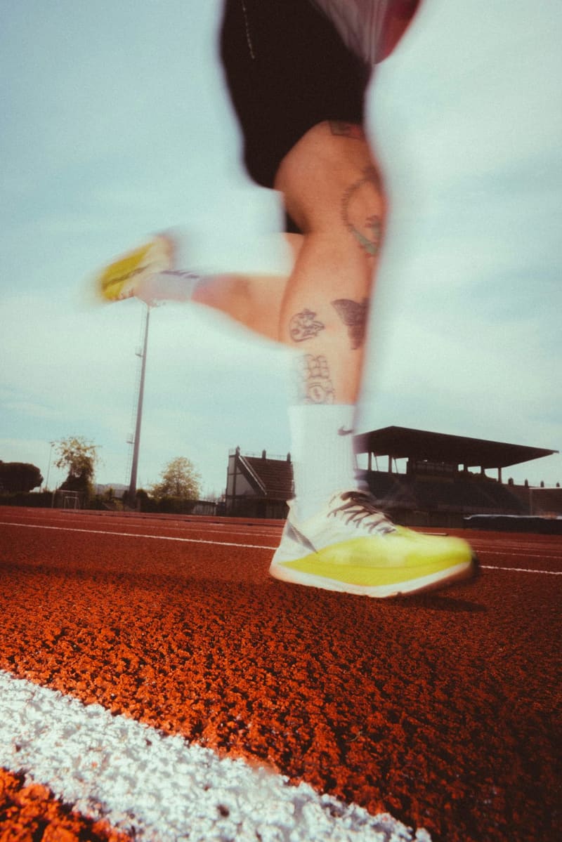 running legs blurred on a track