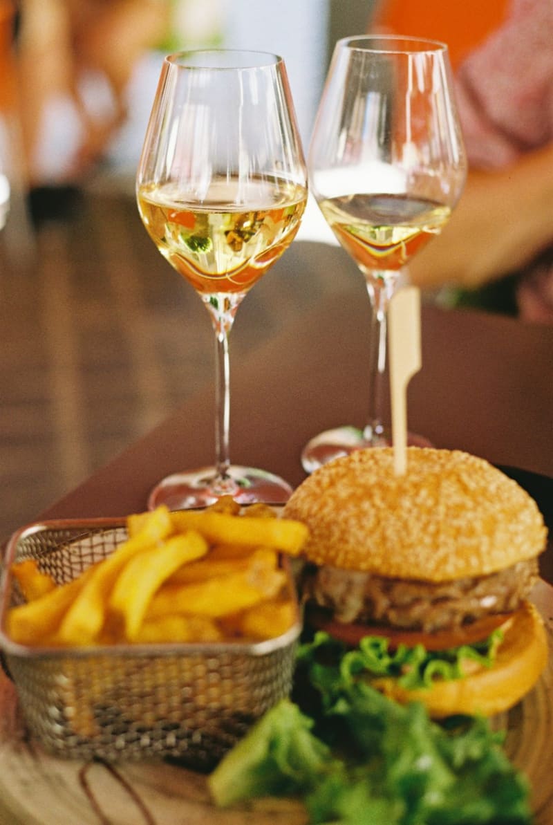 white wine and a burger with chips