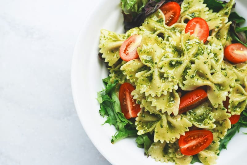 pesto farfalle with tomatoes