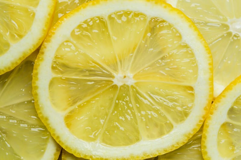 sliced lemons